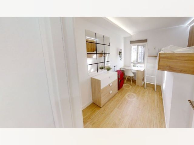 Granada Room for rent