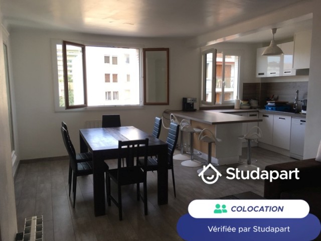 Marseilles Room for rent
