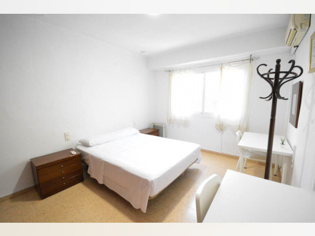 Spain furnished Room in Valencia, Valencia