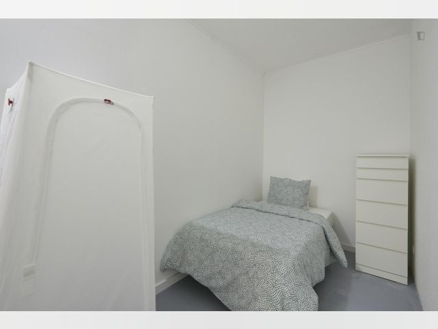 Portugal furnished Room in Lisboa-Tagus Valley, Lisbon
