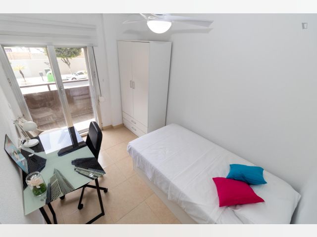 Spain furnished Room in Valencia, Valencia