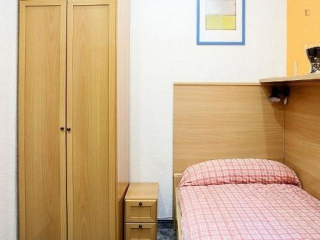Spain furnished Room in Catalonia, Barcelona