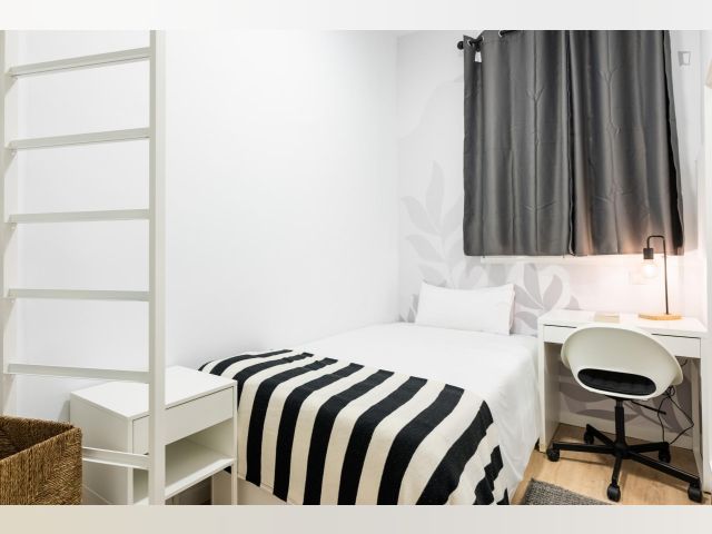 Spain furnished Room in Madrid, Madrid