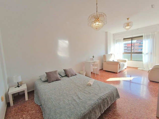 Spain furnished Room in Valencia, Valencia