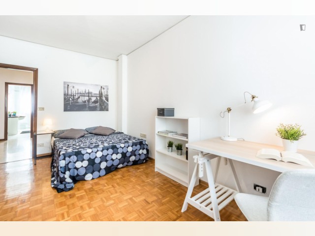 Venice Room for rent