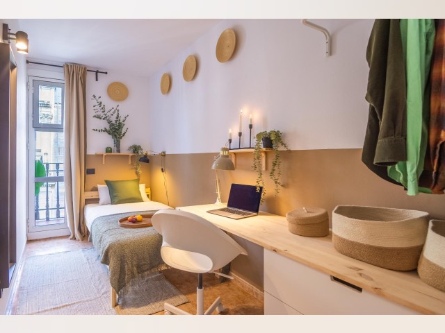 Spain furnished Room in Catalonia, Barcelona