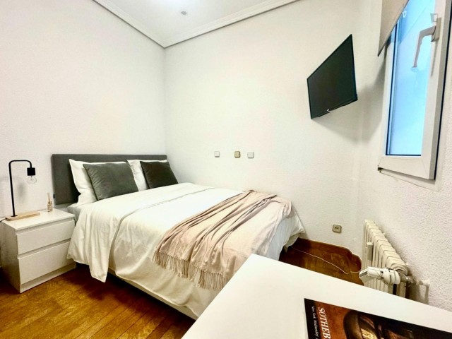Spain furnished Room in Madrid, Madrid
