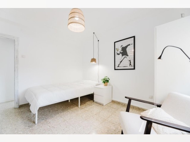 Spain furnished Room in Valencia, Valencia