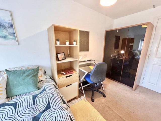 Coventry Room for rent