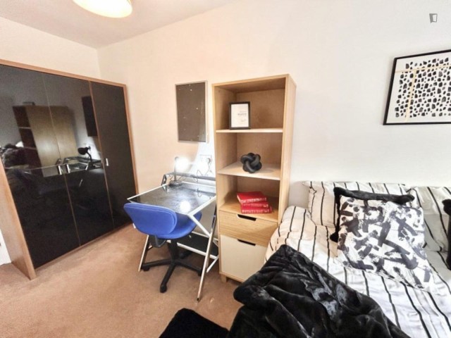 Coventry Room for rent