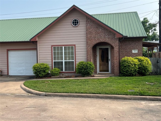 Bellville Townhouse for rent