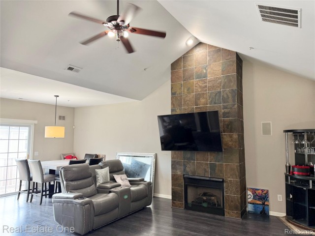 Commerce-Twp Townhouse for rent
